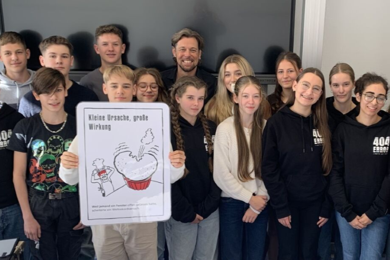 „Schöne Geschichte, albern, blöd, eklig! Dann lasst uns mal spielen!“ – kreativer Schreibworkshop der 10y mit Jens Schumacher