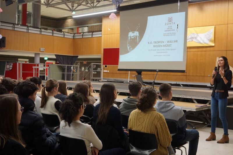 KO-Tropfen im Getränk und spezielle Bändchen – Aufklärung am Goethe-Gymnasium Germersheim